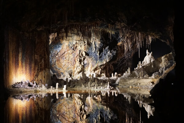 Aventura Bajo Tierra - Maravillas Subterráneas